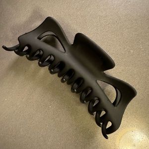 Black Large Claw Clip - BNWT